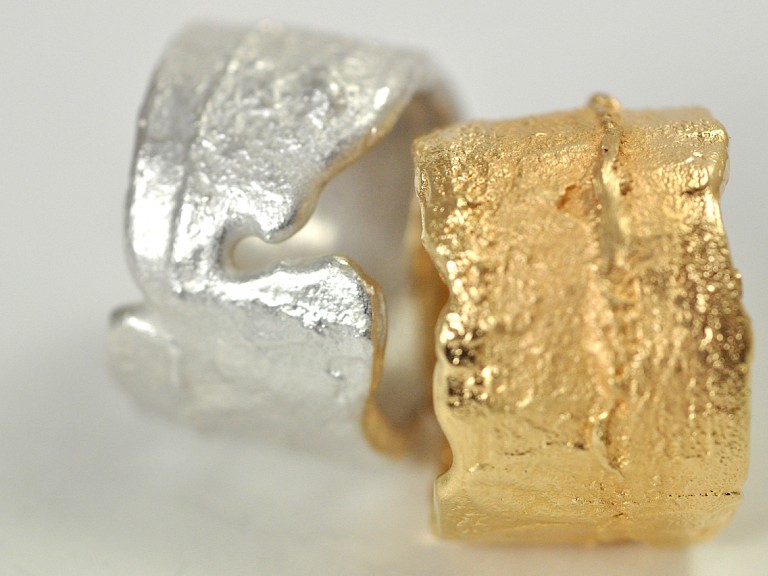 Ringe in Sand gegossen, Gold 900, Silber 925